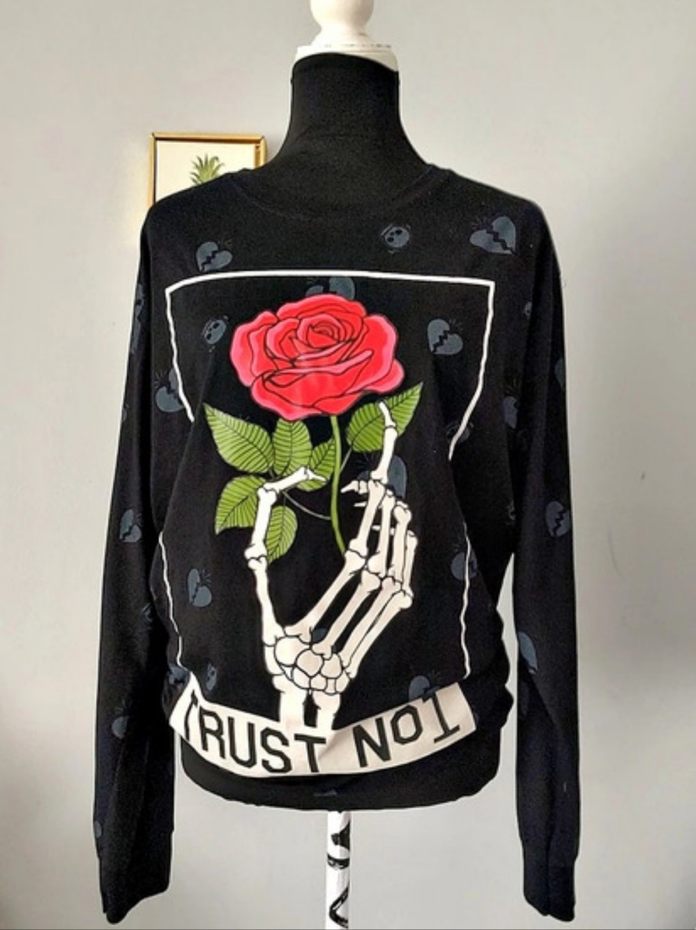 T Shirt Graphic Rose Skeleton Long Sleeve XL Women Or Men Excellent Condition